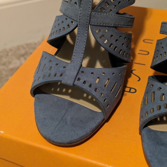 NEW Unisa Light blue suede pump - Picture 4 of 8